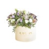 Flower box sačinjen od šarenolikog cveća, čokolada i vina Flower box sačinjen od šarenolikog cveća, čokolada i vina