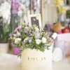 Flower box sačinjen od šarenolikog cveća, čokolada i vina Flower box sačinjen od šarenolikog cveća, čokolada i vina