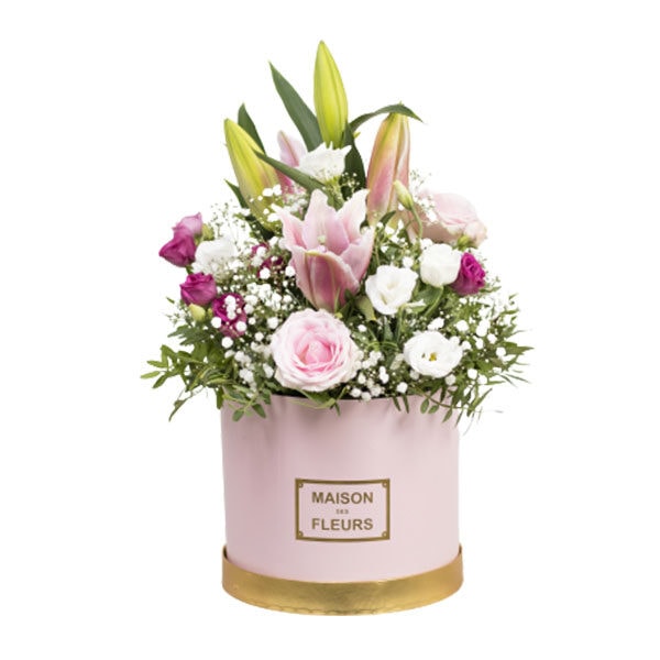 Flower box sačinjen od roze ljiljana, roze ruža i ljubičastih i belih lizijantusa