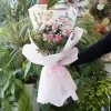 baby-roze-buket-2 Buket cveća sačinjen od nežno roze ruža sa plišanim medom